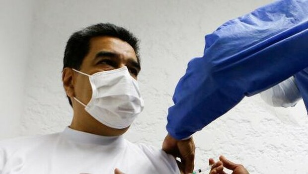 Presiden Venezuela Nicolas Maduro menerima suntikan dosis pertama vaksin virus corona (Covid-19) buatan Rusia, Sputnik V dilakukan pada Sabtu 6 Maret 2021.