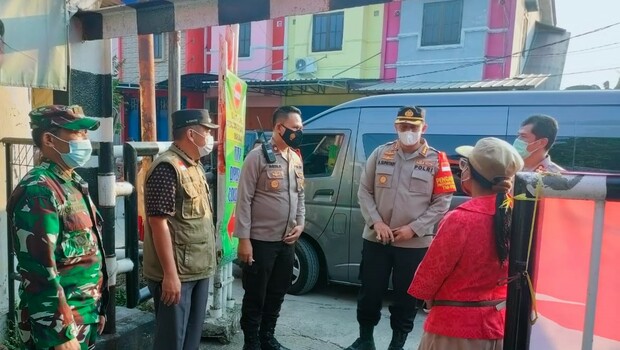 Tim Satgas Penanganan Covid-19 Kota Bekasi memberlakukan micro lockdown di RT 02 RW 25 Kelurahan Pejuang, Kecamatan Medansatria, sejak Kamis, 10 Juni 2021.