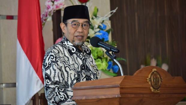 Anggota VI Badan Pemeriksa Keuangan (BPK) Harry Azhar Azis saat menyaksikan Serah Terima Jabatan (Sertijab) Kepala Perwakilan BPK Provinsi Sulawesi Selatan (Sulsel), di Makassar, Kamis 10 Juni 2021.