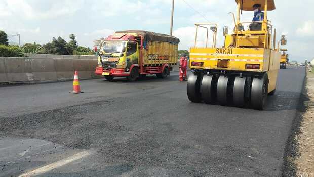 Jasamarga Metropolitan Tollroad melakukan perbaikan jalan di Ruas Tol Cipularang arah Cileunyi dan Ruas Tol Padaleunyi arah Jakarta 21-23 Juli 2021.