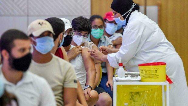 Tunisia telah berjuang untuk menjalankan program vaksinasinya, saat pasien kasus Covid-19 telah membanjiri rumah sakit.
