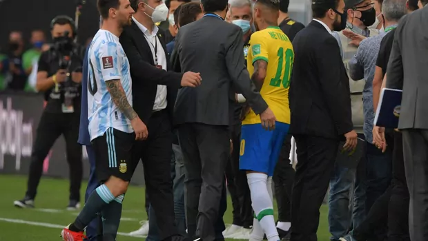 Insiden yang terjadi saat pertandingan Brasil melawan Argentina dihentikan otoritas kesehatan setempat.