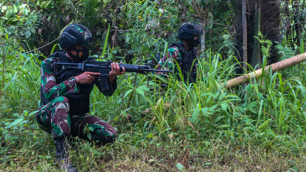 Ilustrasi pemburuan terduga teroris di Poso, Sulawesi Tengah.