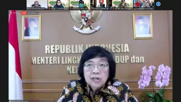 Menteri Lingkungan Hidup dan Kehutanan (LHK) Siti Nurbaya, membuka Pelatihan Pengendalian Kebakaran Hutan dan Lahan Bagi Masyarakat Peduli Api Berkesadaran Hukum (MPA Pralegal) Tahun 2021, secara daring, Senin, 20 September 2021.
