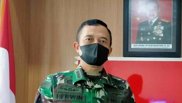 epala Penerangan Kodam Jaya Kolonel Arh Herwin BS.

