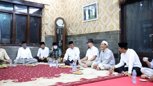 Wakil Ketua MPR Ahmad Muzani saat mengunjungi Pondok Pesantren di Jawa Timur, Kamis 21 Oktober 2021.