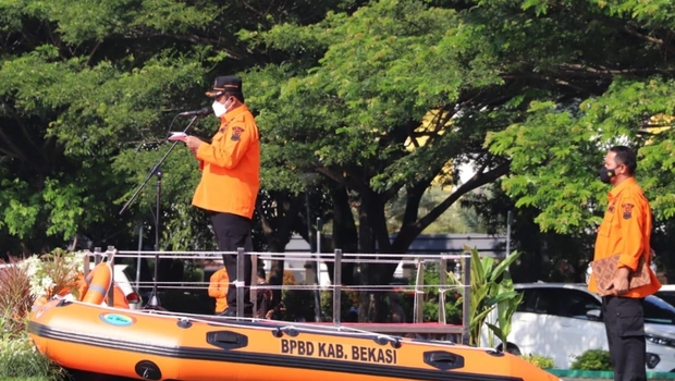 Plt Bupati Bekasi, Akhmad Marjuki, pimpin apel siap siaga bencana, Rabu, 17 November 2021.
