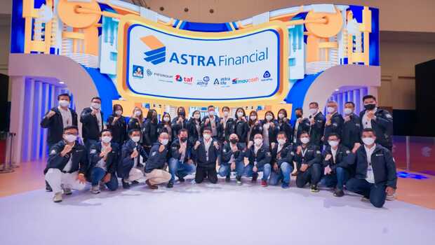 Tim dari tujuh lembaga jasa keuangan yang tergabung dalam Astra Financial & Logistic di GIIAS 2021.