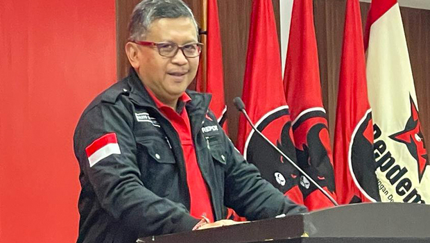 Sekjen DPP PDI Perjuangan (PDIP), Hasto Kristiyanto pada peringatan HUT ke-17 Repdem di Sekolah Partai PDIP, Lenteng Agung, Jakarta Selatan, Jumat, 3 Desember 2021.