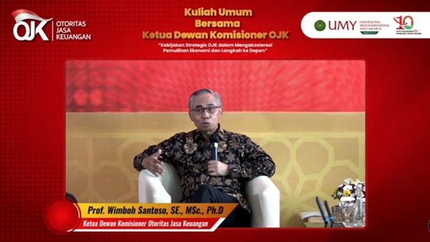 Ketua Dewan Komisioner OJK Wimboh Santoso saat menyampaikan kuliah umum di Universitas Muhammadiyah Yogyakarta yang mengambil tema 