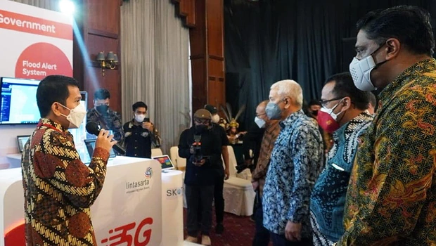 Peluncuran sistem peringatan dini bencana banjir berbasis internet of things untuk membantu pemerintah kota/daerah menanggulangi banjir di Balikpapan, Kalimantan Timur, Kamis, 16 Desember 2021.
