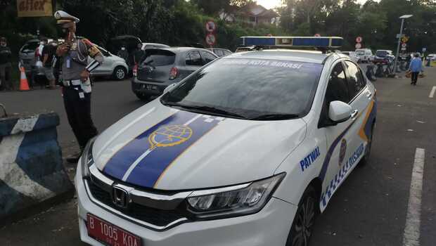 Kawal Mobil Mewah Anggota Dishub Bekasi Ditilang di Jalur Puncak Bogor