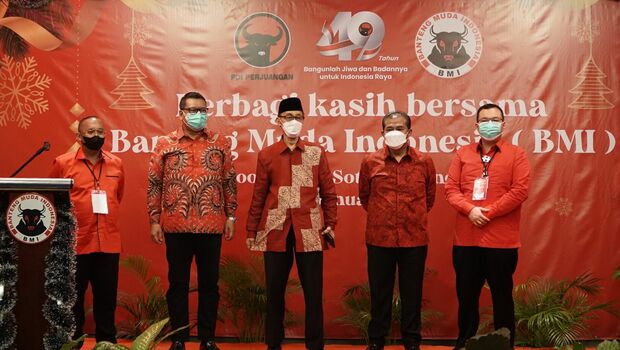 Organisasi sayap kepemudaan PDI Perjuangan yakni Banteng Muda Indonesia (BMI) mengadakan acara perayaan Natal dan penyerahan santunan kepada anak-anak Yayasan Kasih Mandiri Bersinar, 14 Januari 2022. 
