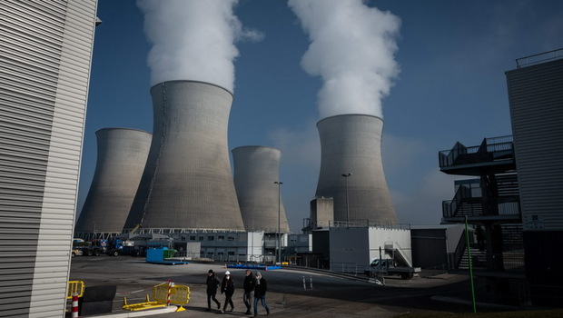 Pemandangan pembangkit listrik tenaga nuklir Bugey pada Selasa 25 Januari 2022, di Saint-Vulbas, Prancis timur tengah. 