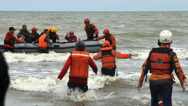 Ilustrasi evakuasi korban tenggelam.
