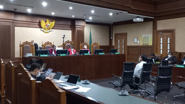Majelis Hakim Tindak Pidana Korupsi (Tipikor) memvonis eks Wakil Ketua DPR, Azis Syamsuddin dengan pidana penjara 3 tahun 6 bulan dalam perkara suap penanganan perkara, di PN Tipikor Jakarta, Kamis, 17 Februari 2022