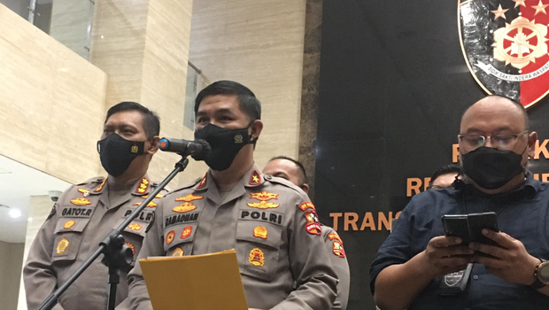Kepala Biro Penerangan Masyarakat (Karopenmas) Divisi Humas Polri Brigjen Pol Ahmad Ramadhan (tengah)