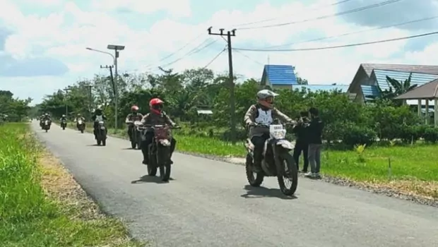 Kapolda Kalteng Irjen Pol Nanang Avianto melakukan patroli karhutla di wilayah Kabupaten Pulang Pisau menggunakan sepeda motor trail, Kamis, 31 Maret  2022.