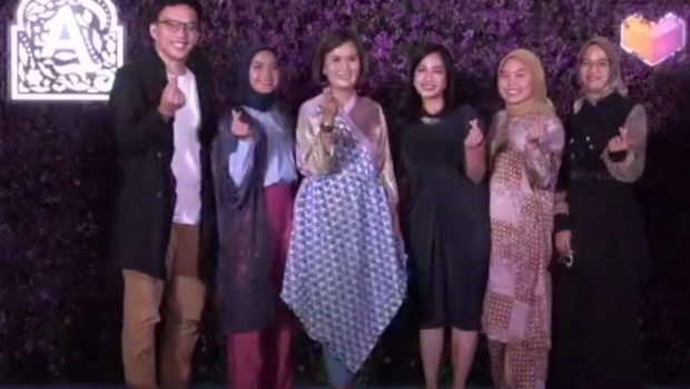 Sebanyak 15 desainer Indonesia digandeng Lazada dalam dalam program Lazada Amanah Ramadan Fashion Show.
