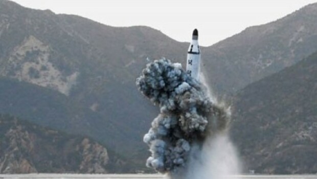 Percobaan penembakan rudal balistik kapal selam yang dirilis oleh Pusat Agensi Berita Korea Utara (KCNA) di Pyongyang.