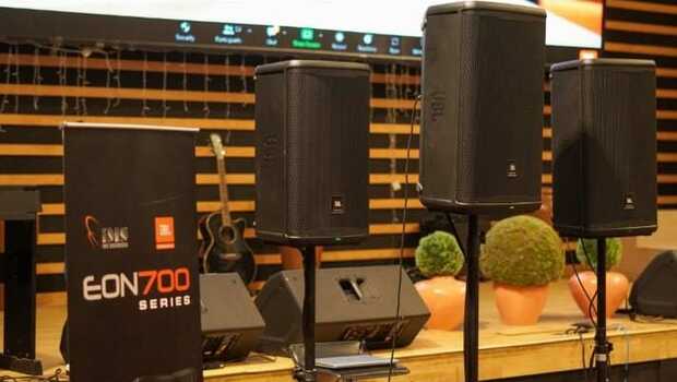 JBL Lansir Empat Varian <em>Speaker</em> Seri EON700 Portable PA