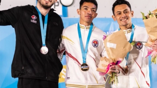 Atlet panjang tebing Indonesia, Veddriq Leonardo (kanan) menjadi juara pada nomor speed putra World Cup International Sport Climbing (IFSC) 2022. Veddriq di Salt Lake City, Amerika Serikat, Sabtu, 28 Mei 2022.