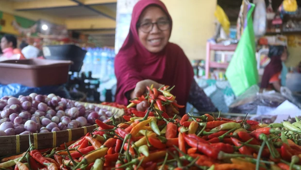 Menjelang Iduladha hargai cabai di sejumlah pasar tradisional di Kota Mataram, Nusa Tenggara Barat (NTB) mulai merangkak naik.