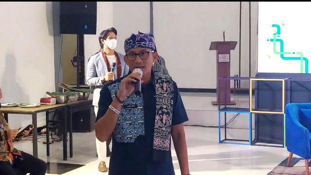 Menteri Pariwisata dan Ekonomi Kreatif Sandiaga Salahuddin Uno dalam workshop pengembangan subsektor kuliner dan kriya di Kota Serang, Banten.
