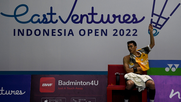 Langkah pebulutangkis Jonatan Christie terhenti di babak 16 besar Indonesia Open 2022 setelah dikalahkan Zhao Jun Peng dari Tiongkok di Istora Senayan Jakarta, Kamis, 16 Juni 2022.