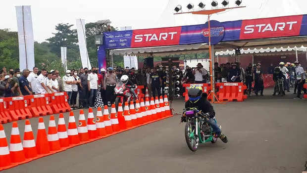 Kapolda Metro Jaya Irjen Pol M Fadil Imran resmi membuka gelaran street race di Central Park Meikarta pada Sabtu, 18‎ Juni 2022.