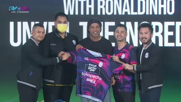 Ronaldinho Tak Asing dengan Sepakbola Indonesia