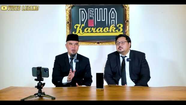 Ahmad Dhani (kiri) saat mengenalkan aplikasi Dewa 19 Karaoke dalam jumpa pers Sabtu, 25 Juni 2022.