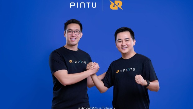 Founder & CEO PINTU Jeth Soetoyo dan CEO RRQ Andrian Pauline (kanan).