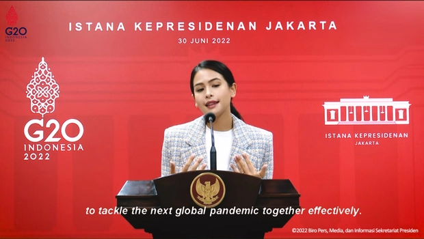 Juru Bicara Pemerintah untuk Presidensi G20 Indonesia, Maudy Ayunda, memberikan keterangan pers di Kantor Presiden, Jakarta, Kamis, 30 Juni 2022.