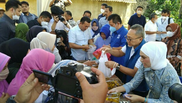 Mendag Bagikan 2.000 Liter Minyakita Gratis di Lampung