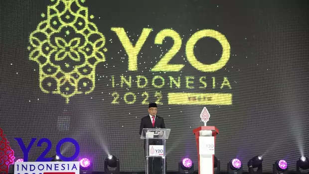 Menteri Koordinator Bidang Pembangunan Manusia dan Kebudayaan (Menko PMK) Muhadjir Effendy saat memberikan sambutan pada Pertemuan Puncak KTT Y-20 di Hotel Intercontinental Bandung, Jumat 22 Juli 2022.