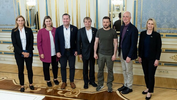 Presiden Ukraina Volodymyr Zelensky menerima kunjungan delegasi anggota senior Kongres AS di Kyiv.