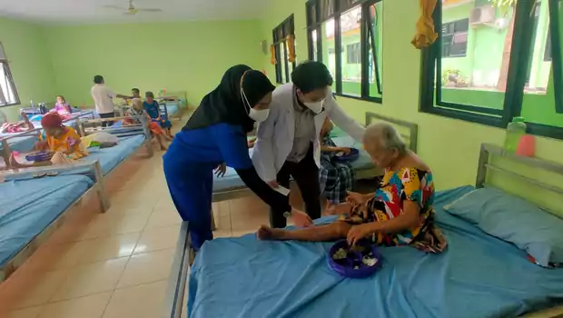 Sebanyak 70 kaum lanjut usia (lansia) renta di Panti Sosial Tresna Werdha Budhi Mulia 3, Jakarta Selatan mendapat layanan kesehatan dan obat gratis dari Bumame sebagai bentuk tanda kasih.