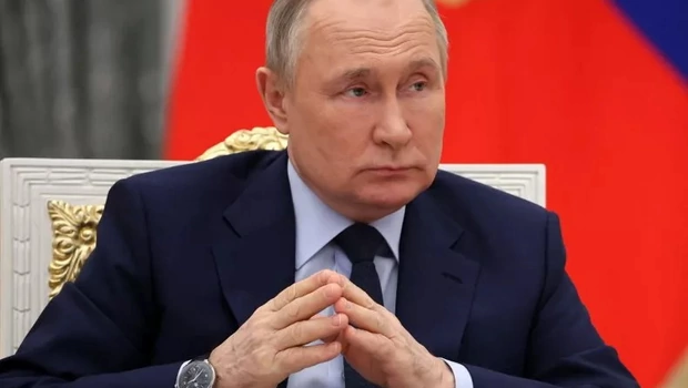 Presiden Rusia Vladimir Putin mengadakan pertemuan dewan pengawas platform Rusia  di Aula Catherine Kremlin di Moskwa pada 20 April 2022.