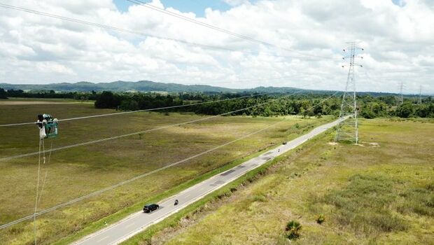 Pembangunan jaringan SUTT PLN yang melintas di kawasan Taman Nasional Rawa Aopa Watumohai kabupaten Konsel-Bombana dibangun PLN sejak 2018 lalu.