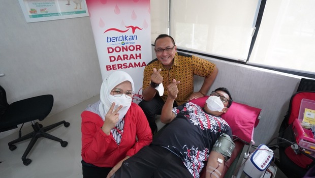 PT Berdikari (Persero) sebagai BUMN peternakan yang tergabung dalam BUMN Holding Pangan ID FOOD, menggelar donor darah bekerja sama PMI DKI Jakarta.