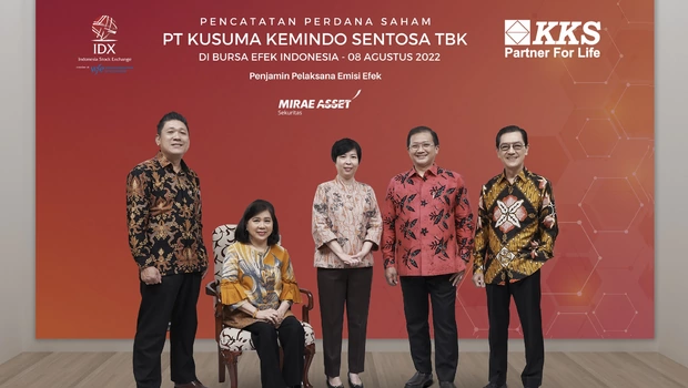 Jajaran manajemen PT Kusuma Kemindo Sentosa Tbk (KKES).