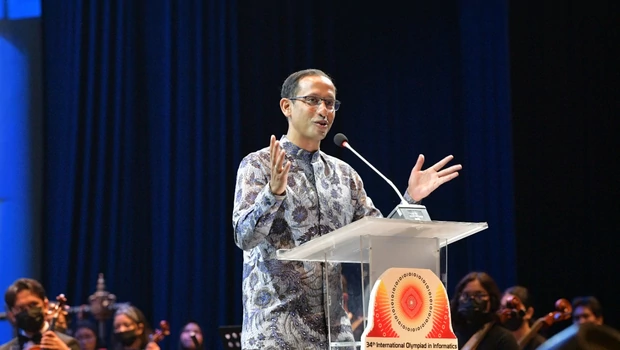 Menteri Pendidikan, Kebudayaan, Riset, dan Teknologi (Mendikbudristek), Nadiem Anwar Makarim, pada pembukaan International Olympiad in Informatics (IOI) 2022, di Yogyakarta, Selasa 9 Agustus 2022.