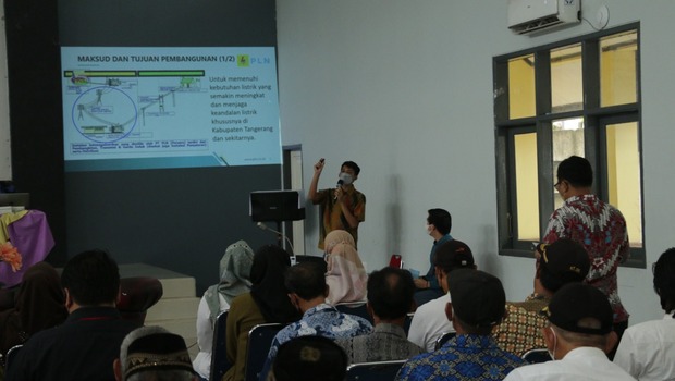 PT PLN (Persero) Unit Induk Pembangunan Jawa Bagian Barat (PLN UIP JBB) menggelar konsultasi publik terkait pembangunan proyek transmisi Saluran Udara Tegangan Tinggi (SUTT) 150 kV Tigaraksa II, Tigaraksa, Kabupaten Tangerang.