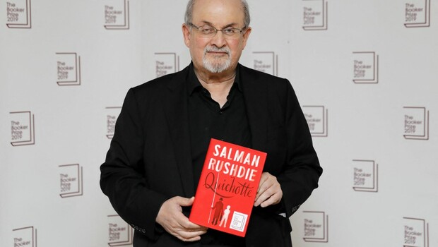 Penulis Inggris Salman Rushdie.