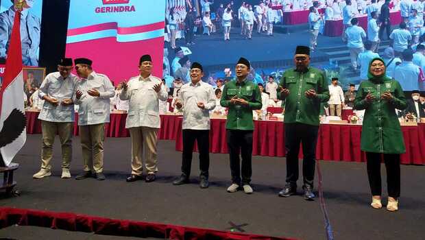 Ketua Umum Partai Gerindra Prabowo Subianto bersama dengan Ketum PKB Muhaimin Iskandar secara resmi menandatangani kesepakatan berkoalisi menuju Pilpres 2024 di acara Rapimnas Partai Gerindra, Sentul, Bogor, Sabtu 13 Agustus 2022.