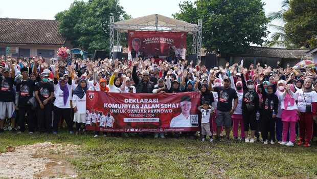 Memeriahkan HUT ke-77 kemerdekaan Republik Indonesia, Sahabat Ganjar mengadakan rangkaian kegiatan di Kabupaten Bogor, Jawa Barat diawali jalan sehat pada Minggu, 14 Agustus 2022.