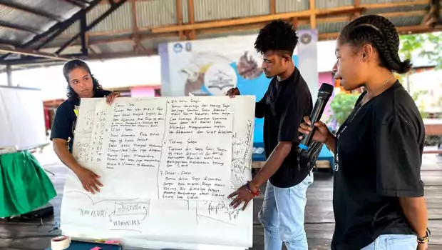 Kemendikbudristek menyelenggarakan kegiatan sekolah lapang kearifan lokal di Balai Adat Kampung Yoboi, Distrik Sentani, Kabupaten Jayapura, Papua pada 15-16 Agustus 2022.