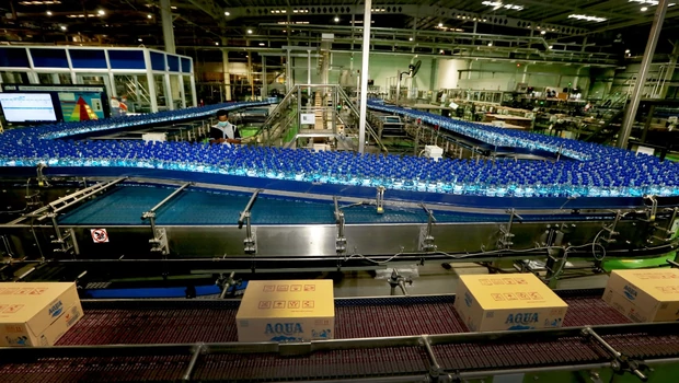 Pabrik Danone-Aqua Ciherang memproduksi kemasan galon, serta kemasan botol 330 ml dan 600 ml.
