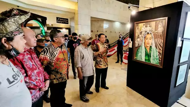 Sekjen PDIP Hasto Kristiyanto saat menghadiri pameran lukisan bertema 'Freedom Of Harmony' yang menampilkan karya-karya 40 pelukis yang tergabung dalam Komunitas K3 di Jakarta, Selasa, 23 Agustus 2022.